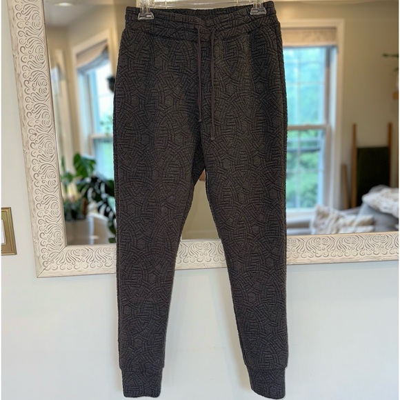 Fabletics Textured Design Gray Drawstring Joggers S - Picture 6 of 11